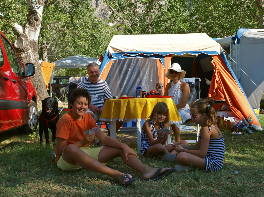 famille en camping corse 